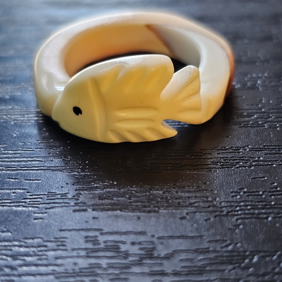 Artisan Jewelry - Carved Shell Ring Depicting Fish Size 4